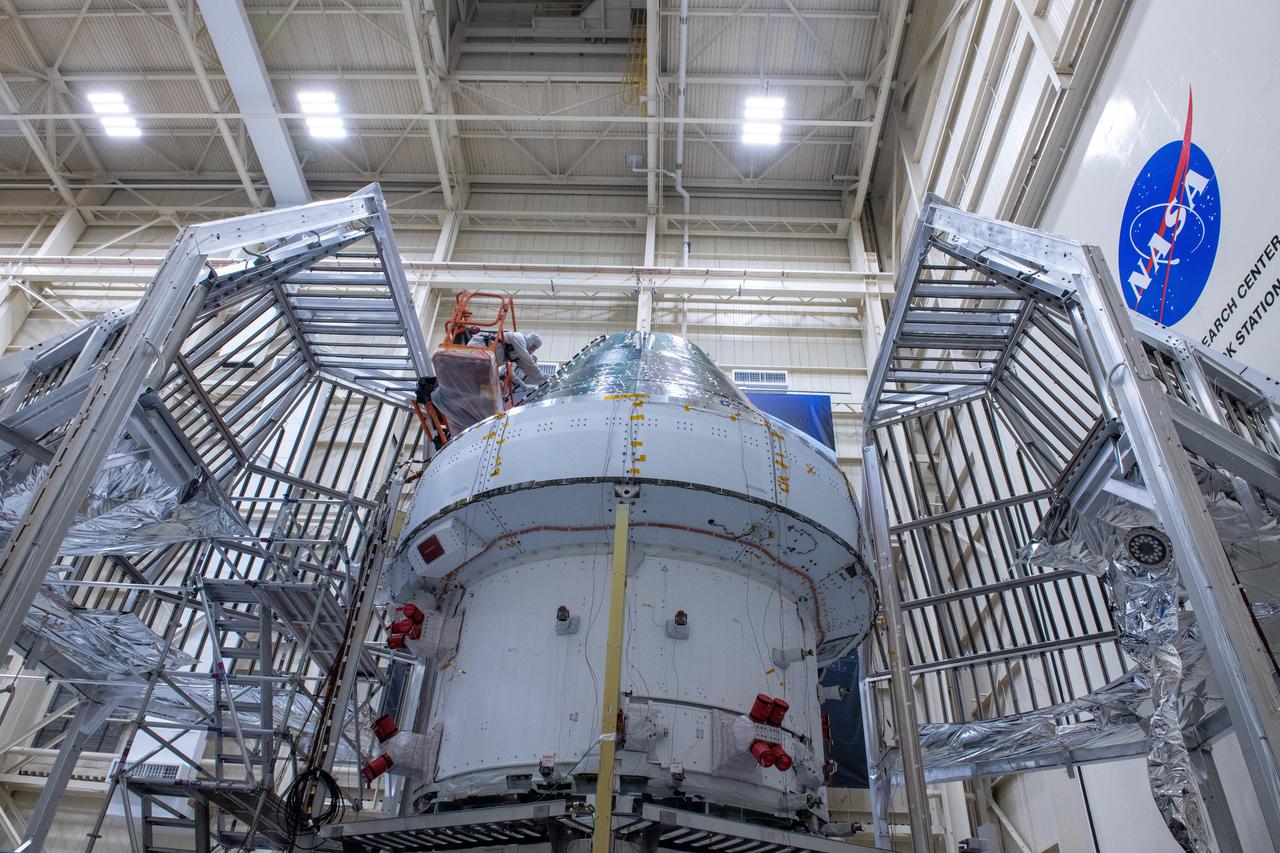 Orion - EM-1 - Artemis Spacecraft Arrival at Mansfield Lahm Airport, Transportation to Plum Brook Station and Installation in the Space Environment Complex, SEC Thermal Vacuum Chamber