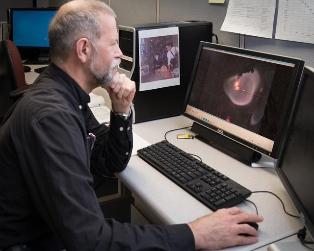 NASA image: Review of International Space Station, ISS data from the Structure and Response of Spherical Diffusion Flames, s-Flame experiment in the Telescience Support Center, TSC, also known as the Glenn ISS Payload Operations Center, GIPOC