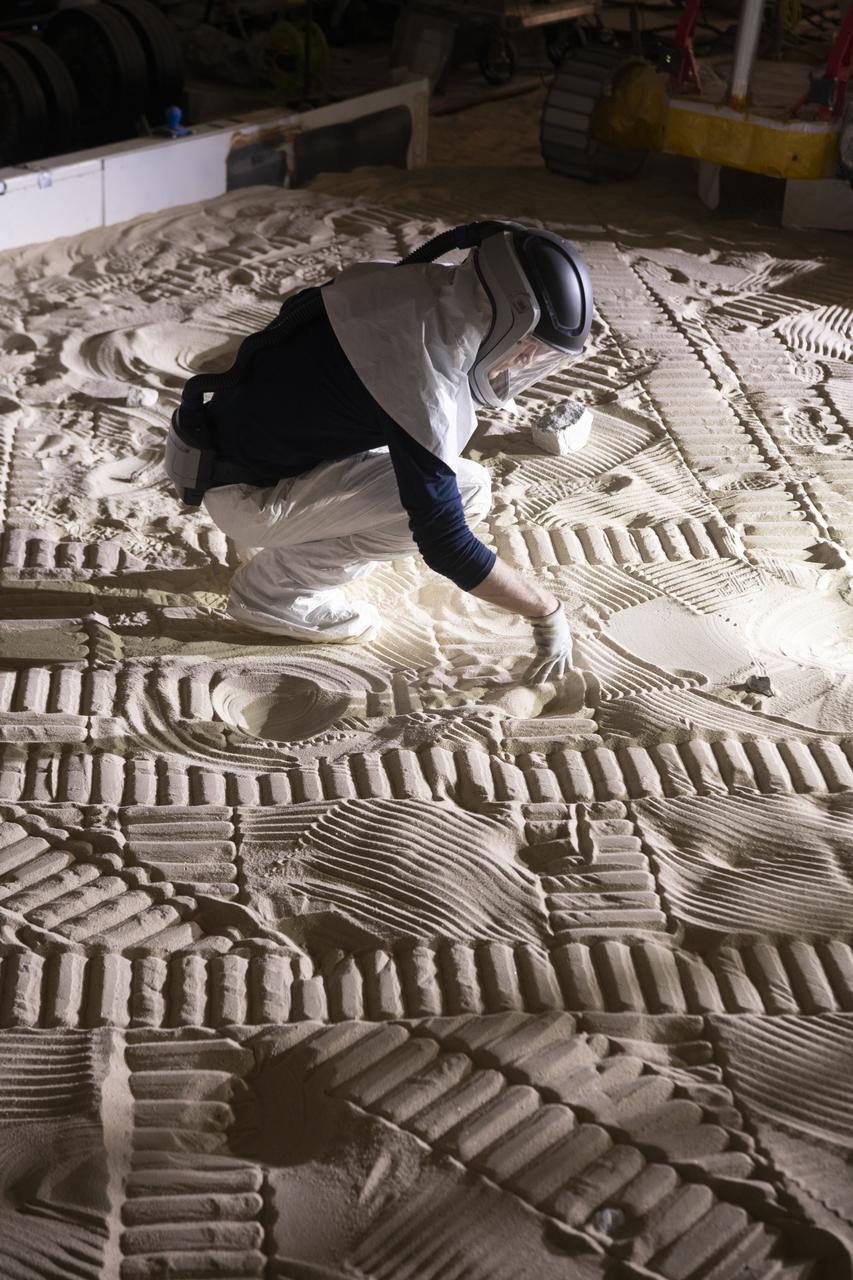 An Engineer maps out the position of rocks during VIPER testing at The NASA Glenn Research Center. A test version of the VIPER rover continues to show how well it moves through a simulated lunar surface in our SLOPE lab. This is a critical step toward ensuring the rover is ready for its 2023 mission to find water ice at the Moon’s South pole.