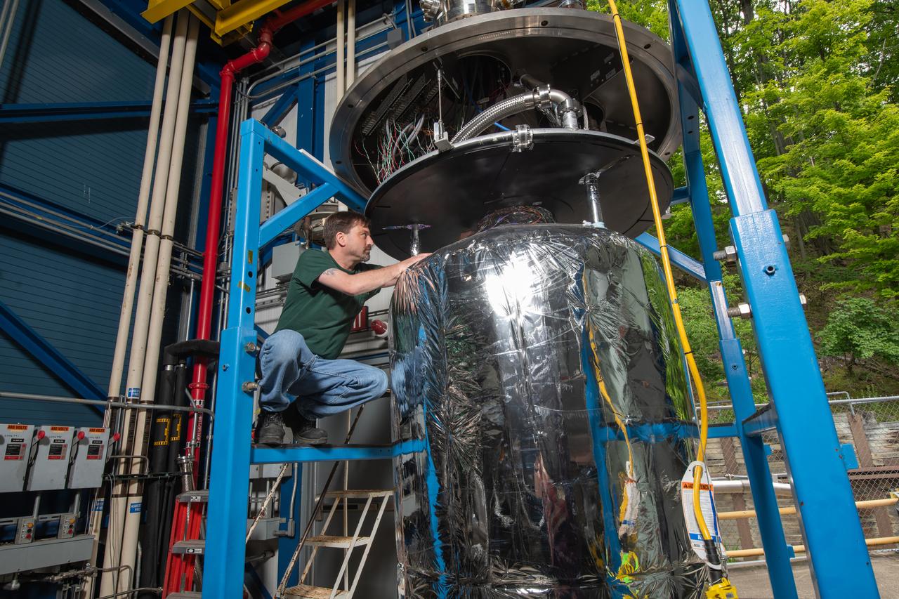 A tank is used in CryoFILL experiments to liquefy oxygen at minus 290 degrees Fahrenheit as it could be done on the Moon or Mars. The tests conducted at NASA Glenn Research Center, used Fiber Optic Sensing System (FOSS) developed by NASA Armstrong Flight Research Center, to measure oxygen temperatures inside the tank.