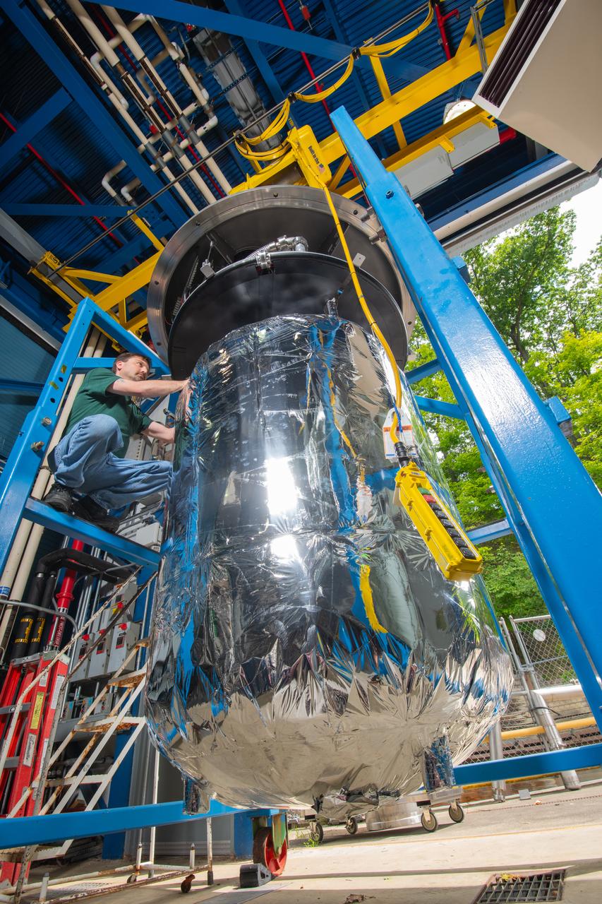 A tank is used in CryoFILL experiments to liquefy oxygen at minus 290 degrees Fahrenheit as it could be done on the Moon or Mars. The tests conducted at NASA Glenn Research Center, used Fiber Optic Sensing System (FOSS) developed by NASA Armstrong Flight Research Center, to measure oxygen temperatures inside the tank.