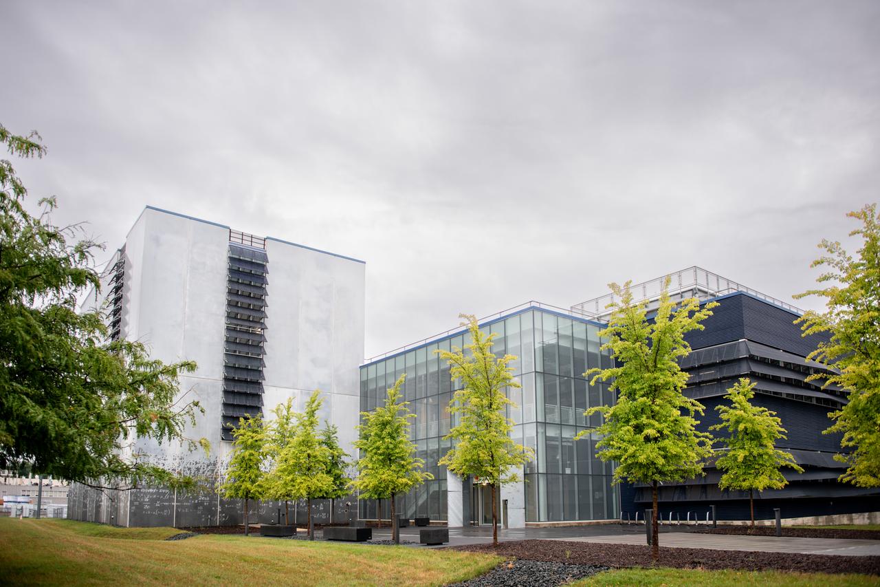 NASA’s Glenn Research Center opened the doors to a brand-new mission-focused facility that will support the agency’s Artemis and Advanced Air Mobility missions. On Aug. 30, NASA management and local officials cut the ribbon to the Aerospace Communications Facility (ACF), a new building designed for advanced radio frequency (RF) and optical communication technology research and development. Photo Credit: (NASA/Sara Lowthian-Hanna)