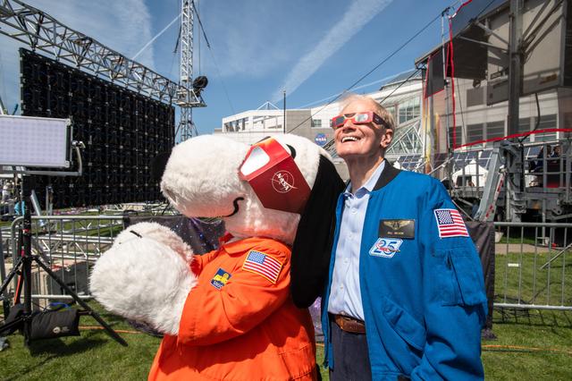 NASA image: Administrator Bill Nelson and Snoopy view the eclipse