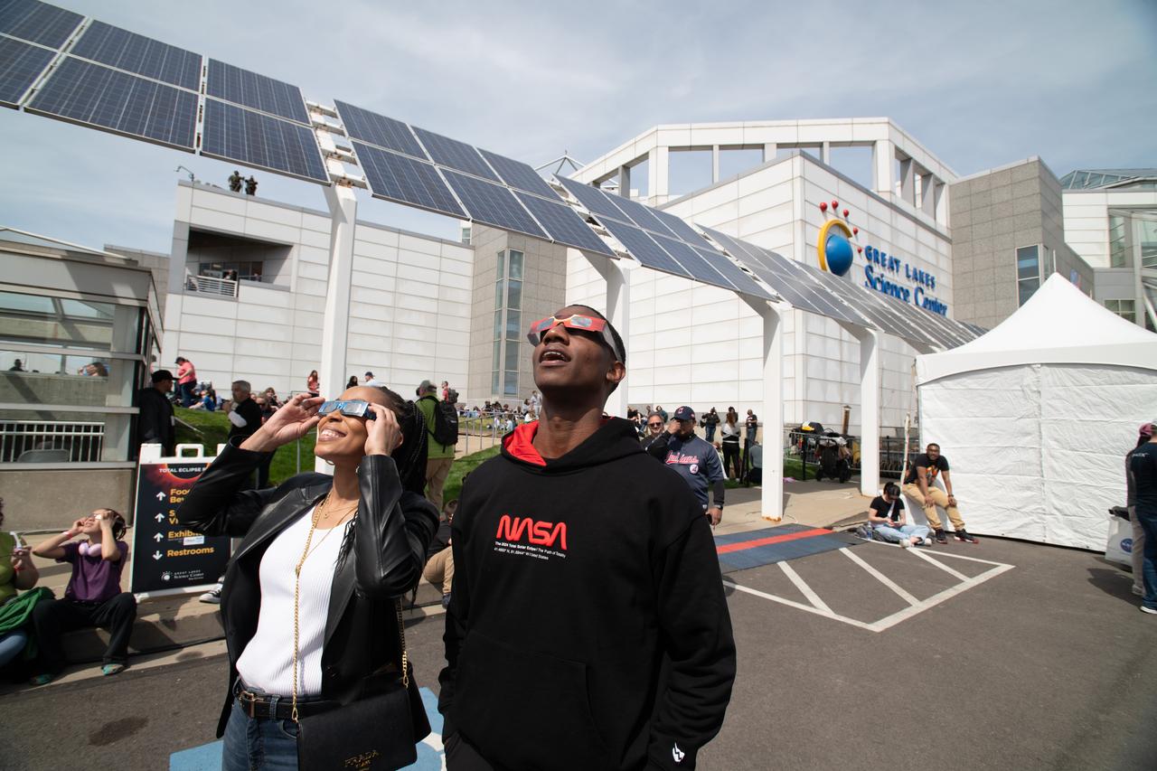 Representative Shontel Brown and Cleveland Mayor Justin Bibb view the eclipse together. NASA Glenn Research Center and the Great Lakes Science Center hosted a three-day celestial celebration in downtown Cleveland, OH. This free, outdoor, family-friendly science and arts festival will feature free concerts, performances, speakers, and hands-on science activities with community partners. A total solar eclipse swept across a narrow portion of the North American continent from Mexico’s Pacific coast to the Atlantic coast of Newfoundland, Canada. A partial solar eclipse was visible across the entire North American continent along with parts of Central America and Europe. 