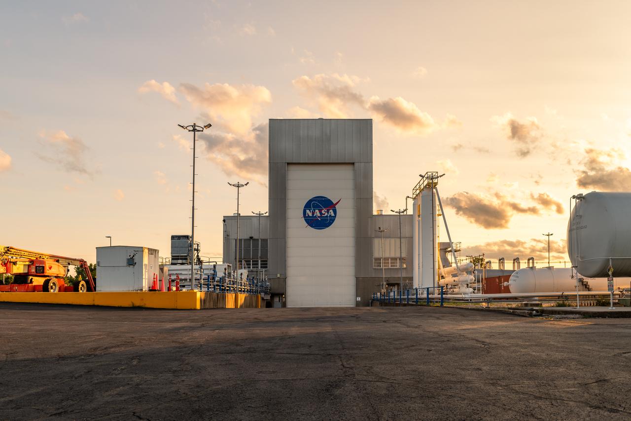 NASA’s In-Space Propulsion Facility located at Neil Armstrong Test Facility in Sandusky Ohio is the world’s only high altitude test facility capable of full-scale rocket engine and launch vehicle system level tests. The facility supports mission profile thermal vacuum simulation and engine firing. The engine or vehicle can be exposed for indefinite periods to low ambient pressures, low-background temperatures, and dynamic solar heating, simulating the environment  the hardware will encounter during orbital or interplanetary travel. Photo Credit: (NASA/Jordan Salkin)