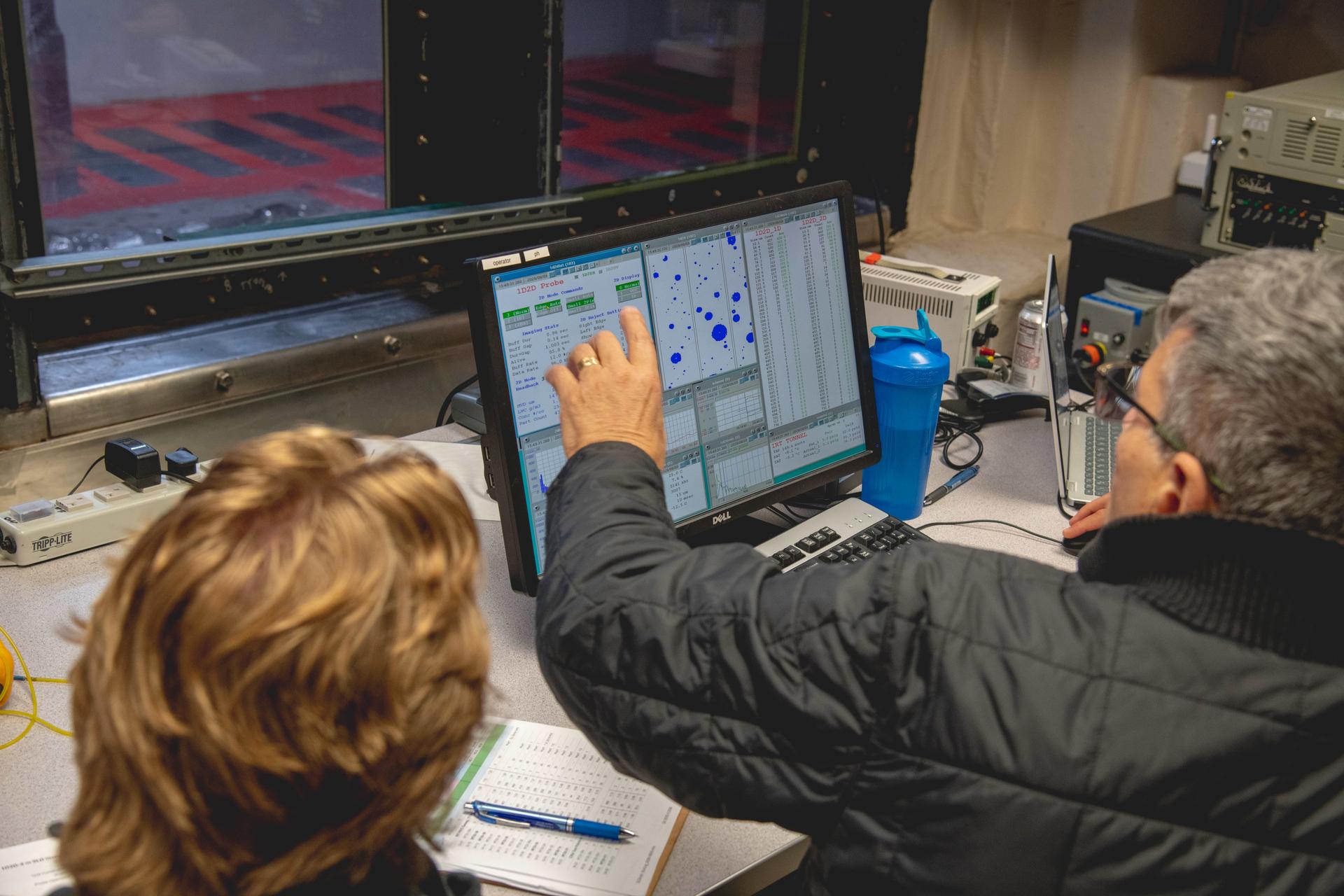 SFD (Subsonic Flight Demonstrator) of SLD (Super Large Drop) testing in IRT (Icing Research Tunnel).  Drop size shown on computer from detection probe during test. Cloud drops imaged by probe displayed on computer screen