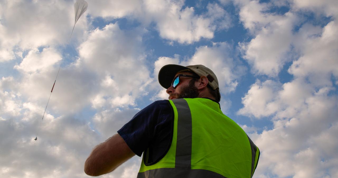 On August 31, 2024, the EXCITE (EXoplanet Climate Infrared TElescope) team conducted a test flight of their telescope from NASA’s Columbia Scientific Balloon Facility in Fort Sumner, New Mexico. Here, EXCITE’s Principal Investigator, Peter Nagler, watches his mission take flight. 