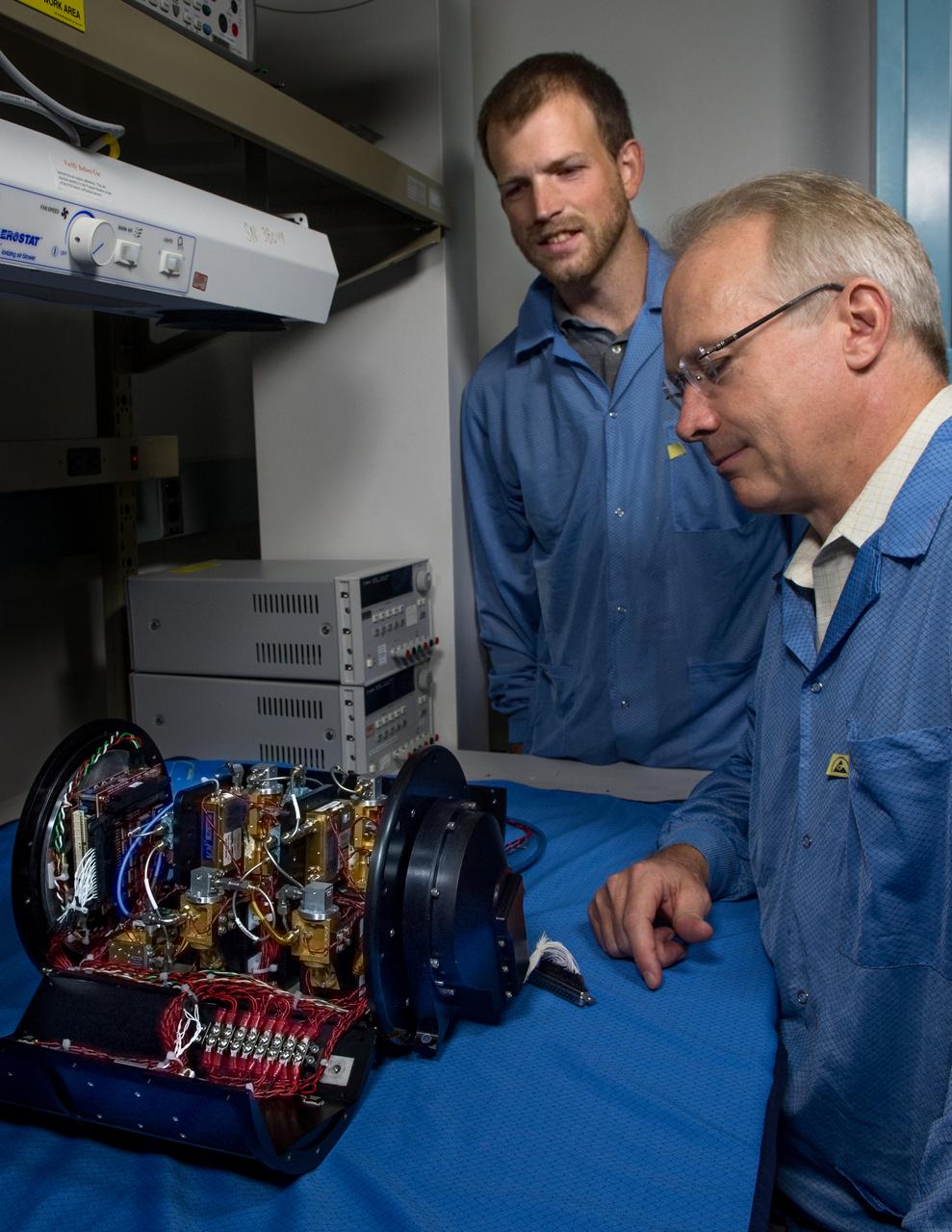 Cutting Edge Magazine - Paul Racette and  Matthew Fritts with HyMAS instrument