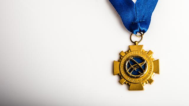 NASA Honors awards medal - Distinguished Service