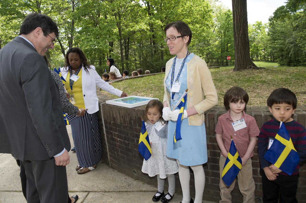 Child Development Center B28 meeting the King of Sweden on May 3, 2017.  The king’s visit came as part of his participation in a large delegation theat also included the Swedish Ambassador to the US, chariman and presdent of the Royal Sedish Academy of Engineering Sciences, as well as distinguished members of Sweden’s industrial, academia and professional organizations.