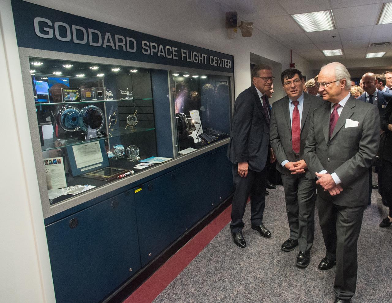 Swedish Delegation Visits GSFC – May 3, 2017 - Members of the Royal Swedish Academy of Engineering Sciences listen to former astronaut Dr. John Grunsfeld talk about his spaceflight experiences during three servicing missions to the Hubble Telescope.  Credit: NASA/Goddard/Bill Hrybyk  Read more: <a href="https://go.nasa.gov/2p1rP0h" rel="nofollow">go.nasa.gov/2p1rP0h</a>  <b><a href="http://www.nasa.gov/audience/formedia/features/MP_Photo_Guidelines.html" rel="nofollow">NASA image use policy.</a></b>  <b><a href="http://www.nasa.gov/centers/goddard/home/index.html" rel="nofollow">NASA Goddard Space Flight Center</a></b> enables NASA’s mission through four scientific endeavors: Earth Science, Heliophysics, Solar System Exploration, and Astrophysics. Goddard plays a leading role in NASA’s accomplishments by contributing compelling scientific knowledge to advance the Agency’s mission.  <b>Follow us on <a href="http://twitter.com/NASAGoddardPix" rel="nofollow">Twitter</a></b>  <b>Like us on <a href="http://www.facebook.com/pages/Greenbelt-MD/NASA-Goddard/395013845897?ref=tsd" rel="nofollow">Facebook</a></b>  <b>Find us on <a href="http://instagrid.me/nasagoddard/?vm=grid" rel="nofollow">Instagram</a></b>      