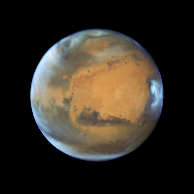 Hubble Takes Mars Portrait Near Close Approach