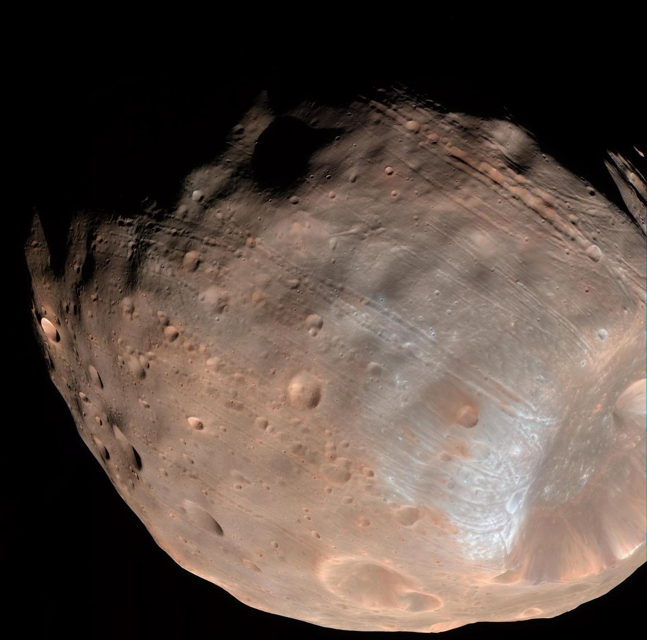 New modeling indicates that the grooves on Mars’ moon Phobos could be produced by tidal forces – the mutual gravitational pull of the planet and the moon. Initially, scientists had thought the grooves were created by the massive impact that made Stickney crater (lower right). Credits: NASA/JPL-Caltech/University of Arizona Read more: <a href="http://go.nasa.gov/1RLCS1v" rel="nofollow">go.nasa.gov/1RLCS1v</a> <b><a href="http://www.nasa.gov/audience/formedia/features/MP_Photo_Guidelines.html" rel="nofollow">NASA image use policy.</a></b> <b><a href="http://www.nasa.gov/centers/goddard/home/index.html" rel="nofollow">NASA Goddard Space Flight Center</a></b> enables NASA’s mission through four scientific endeavors: Earth Science, Heliophysics, Solar System Exploration, and Astrophysics. Goddard plays a leading role in NASA’s accomplishments by contributing compelling scientific knowledge to advance the Agency’s mission. <b>Follow us on <a href="http://twitter.com/NASAGoddardPix" rel="nofollow">Twitter</a></b> <b>Like us on <a href="http://www.facebook.com/pages/Greenbelt-MD/NASA-Goddard/395013845897?ref=tsd" rel="nofollow">Facebook</a></b> <b>Find us on <a href="http://instagrid.me/nasagoddard/?vm=grid" rel="nofollow">Instagram</a></b>