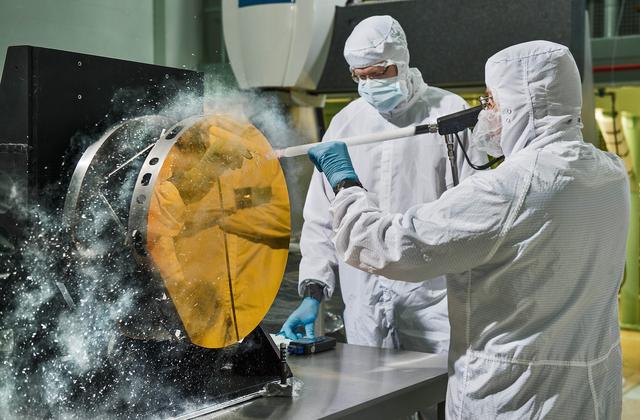 NASA image: Engineers Clean Mirror with Carbon Dioxide Snow