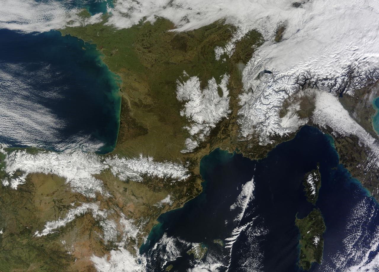 In February 2015, New England was not alone in dealing with the wrath of Old Man Winter. Thick snow blanketed mountain ranges in southwestern Europe after a winter storm pushed through the region in early February. The Moderate Resolution Imaging Spectroradiometer (MODIS) on NASA’s Terra satellite captured this true-color image of the snow-covered peaks of the Cantabrian Mountains, the Pyrenees, the Alps, and Massif Central on February 9, 2015. Credit: NASA/GSFC/Jeff Schmaltz/MODIS Land Rapid Response Team <b><a href="http://www.nasa.gov/audience/formedia/features/MP_Photo_Guidelines.html" rel="nofollow">NASA image use policy.</a></b> <b><a href="http://www.nasa.gov/centers/goddard/home/index.html" rel="nofollow">NASA Goddard Space Flight Center</a></b> enables NASA’s mission through four scientific endeavors: Earth Science, Heliophysics, Solar System Exploration, and Astrophysics. Goddard plays a leading role in NASA’s accomplishments by contributing compelling scientific knowledge to advance the Agency’s mission. <b>Follow us on <a href="http://twitter.com/NASAGoddardPix" rel="nofollow">Twitter</a></b> <b>Like us on <a href="http://www.facebook.com/pages/Greenbelt-MD/NASA-Goddard/395013845897?ref=tsd" rel="nofollow">Facebook</a></b> <b>Find us on <a href="http://instagram.com/nasagoddard?vm=grid" rel="nofollow">Instagram</a></b>