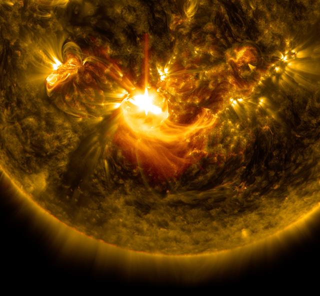 NASA image: Sun Release M8.7-Class Solar Flare on Dec. 17, 2014