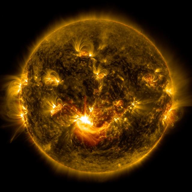 NASA image: Sun Release M8.7-Class Solar Flare on Dec. 17, 2014