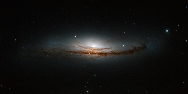 NASA image: Hubble Peers at the Heart of a Spiral Galaxy