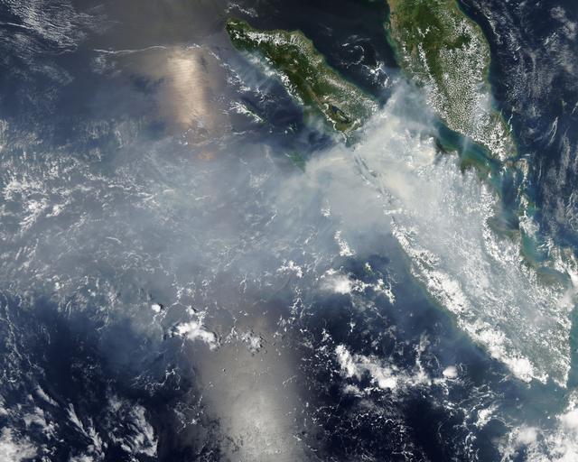 NASA image: Smoke and fires from Sumatra