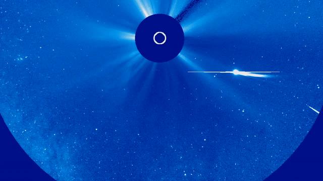 NASA image: What is a Sungrazing Comet? [hd video]