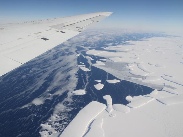 NASA image: Antarctic Ice Shelf Loss Comes From Underneath