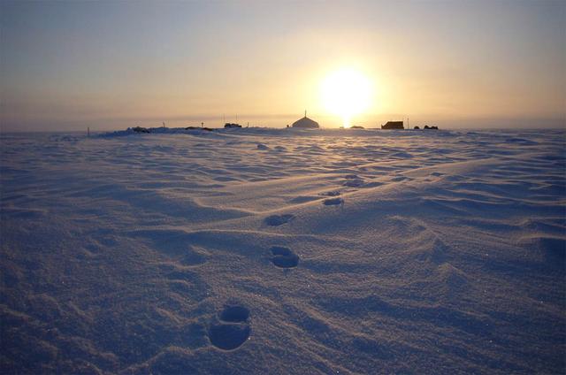 Summit camp on top of the Austfonna Ice Cap in Svalbard (Norwegian Arctic). To learn about the contributions of glaciers to sea level rise, visit: <a href="http://www.nasa.gov/topics/earth/features/glacier-sea-rise.html" rel="nofollow">www.nasa.gov/topics/earth/features/glacier-sea-rise.html</a> Credit: Thorben Dunse, University of Oslo <b><a href="http://www.nasa.gov/audience/formedia/features/MP_Photo_Guidelines.html" rel="nofollow">NASA image use policy.</a></b> <b><a href="http://www.nasa.gov/centers/goddard/home/index.html" rel="nofollow">NASA Goddard Space Flight Center</a></b> enables NASA’s mission through four scientific endeavors: Earth Science, Heliophysics, Solar System Exploration, and Astrophysics. Goddard plays a leading role in NASA’s accomplishments by contributing compelling scientific knowledge to advance the Agency’s mission. <b>Follow us on <a href="http://twitter.com/NASA_GoddardPix" rel="nofollow">Twitter</a></b> <b>Like us on <a href="http://www.facebook.com/pages/Greenbelt-MD/NASA-Goddard/395013845897?ref=tsd" rel="nofollow">Facebook</a></b> <b>Find us on <a href="http://instagram.com/nasagoddard?vm=grid" rel="nofollow">Instagram</a></b>