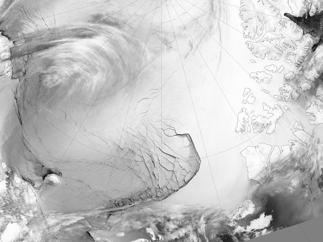 Extensive Ice Fractures in the Beaufort Sea