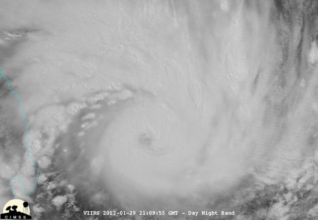 NASA image: NASA-NOAA's Suomi NPP Satellite Captures Night-time Look at Cyclone Felleng