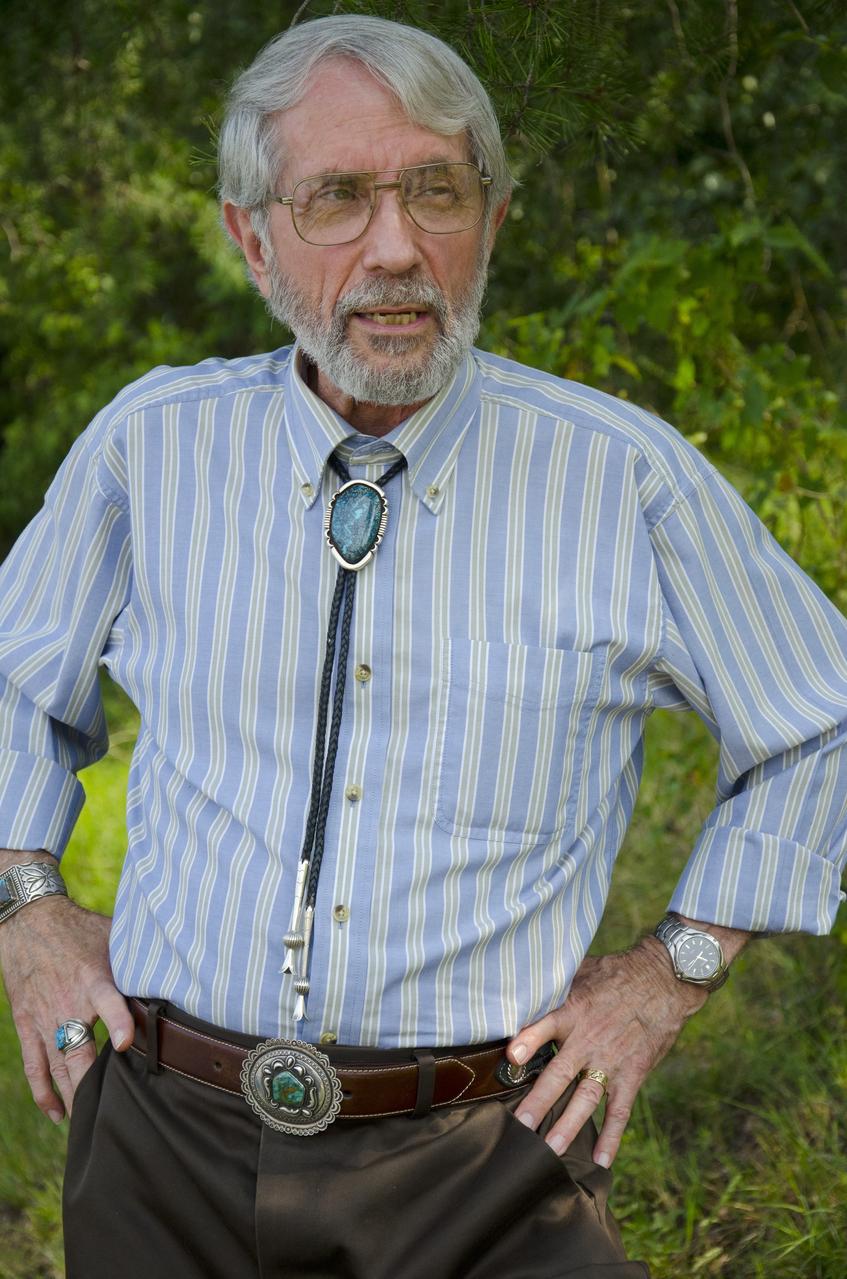 About 110 million light years away, the bright, barred spiral galaxy NGC3259 was just forming stars in dark bands of dust and gas. On Earth, a plant-eating dinosaur left footprints in the Cretaceous mud of what would later become the grounds of NASA’s Goddard Space Flight Center in Greenbelt, Md. Local dinosaur hunter Ray Stanford speaks to local press and Goddard officials about this discovery. <b>To read more go to: <a href="http://www.nasa.gov/centers/goddard/news/features/2012/nodosaur.html" rel="nofollow">www.nasa.gov/centers/goddard/news/features/2012/nodosaur....</a></b> Credit: NASA/Goddard/Rebecca Roth <b><a href="http://www.nasa.gov/audience/formedia/features/MP_Photo_Guidelines.html" rel="nofollow">NASA image use policy.</a></b> <b><a href="http://www.nasa.gov/centers/goddard/home/index.html" rel="nofollow">NASA Goddard Space Flight Center</a></b> enables NASA’s mission through four scientific endeavors: Earth Science, Heliophysics, Solar System Exploration, and Astrophysics. Goddard plays a leading role in NASA’s accomplishments by contributing compelling scientific knowledge to advance the Agency’s mission. <b>Follow us on <a href="http://twitter.com/NASA_GoddardPix" rel="nofollow">Twitter</a></b> <b>Like us on <a href="http://www.facebook.com/pages/Greenbelt-MD/NASA-Goddard/395013845897?ref=tsd" rel="nofollow">Facebook</a></b> <b>Find us on <a href="http://instagrid.me/nasagoddard/?vm=grid" rel="nofollow">Instagram</a></b>