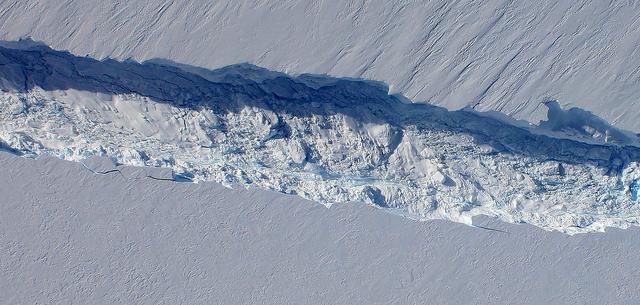 NASA image: Newly Found Crack Across the Pine Island Glacier