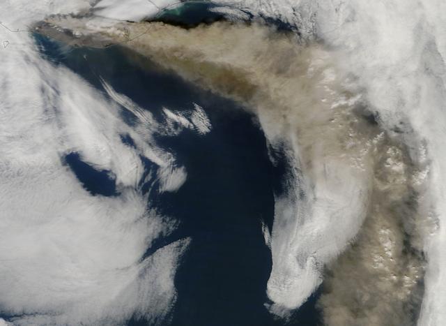 Ash plume from Eyjafjallajokull Volcano, Iceland May 6th View [Detail]