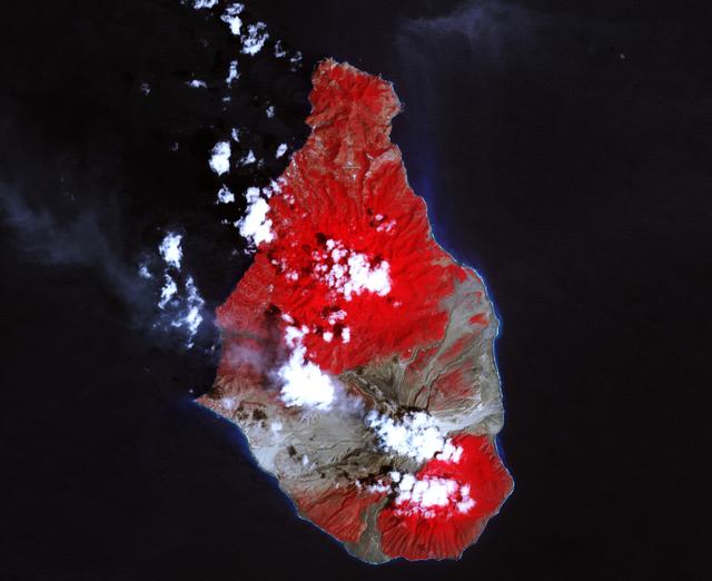 NASA image: Soufriere Hills Volcano Resumes Activity