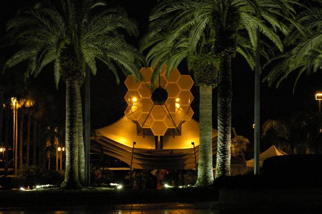 NASA image: JWST Full-Scale Model on Display in Orlando