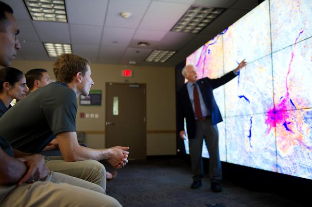 NASA image: NASA Astronaut Class 22 tours Goddard Space Flight Center