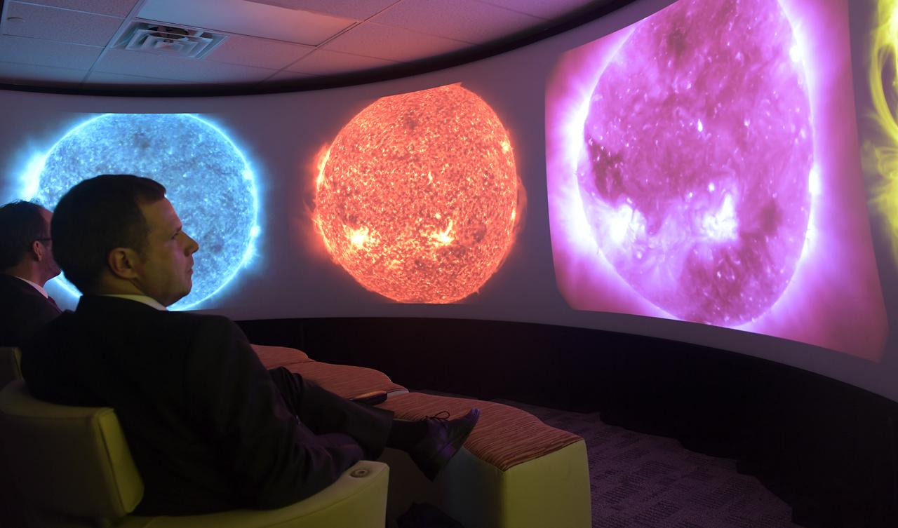 German Parliament and Space Agency Reps visited  WOW Heliophysics facility B21 - Dr. Alex Young  