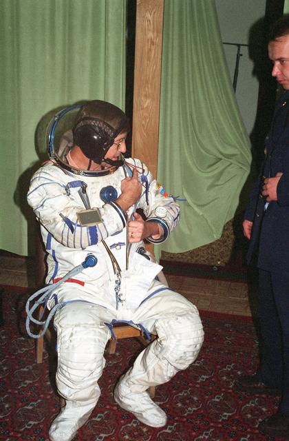 NASA image: Culbertson tests cosmonaut space suit in Soyuz trainer