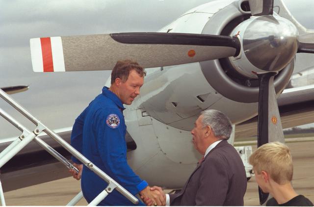 NASA image: Homecoming for STS-99 crew at Ellington Field