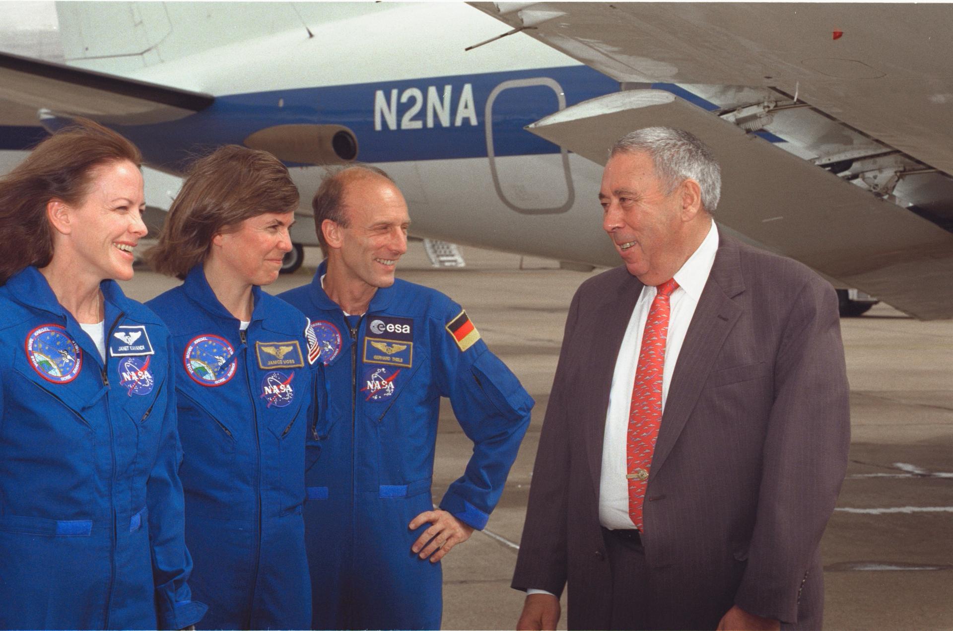 Janet Kavandi, Janice Voss and Gerhard Thiele meet with Former Center Director George Abbey at Ellington Field