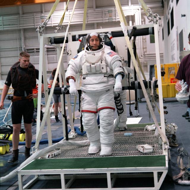NASA image: STS-106 crew training in NBL