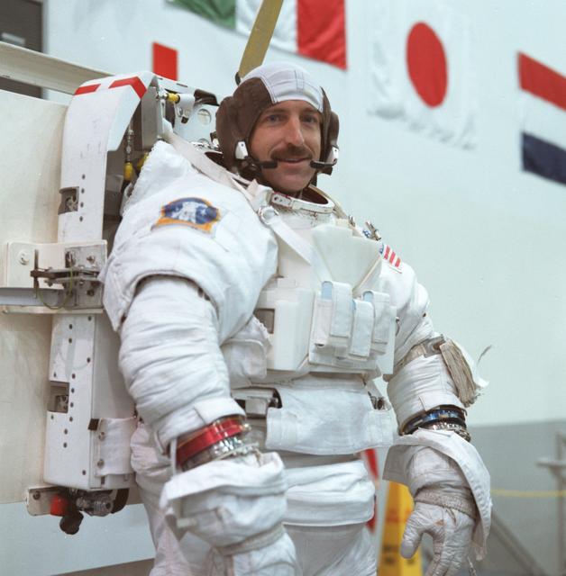 NASA image: STS-106 crew training in NBL