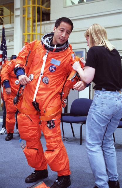 NASA image: STS-106 crew trains in building 9