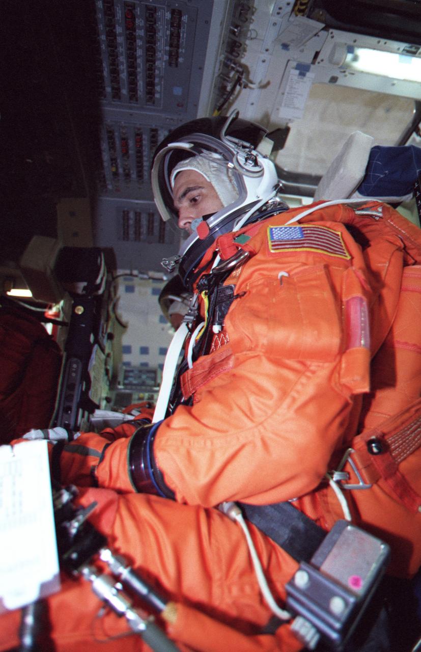 JSC2000-02222 (March 2000) --- Astronaut Richard A. Mastracchio, mission specialist, participates in a simulation  exercise on the flight deck of the crew compartment trainer (CCT-1) at the Johnson Space Center's Systems Integration Facility. With four crew members seated on the flight deck and three on the mid deck, the astronauts  rehearsed procedures for countdown and launch.