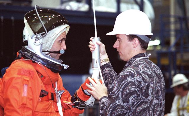NASA image: STS-106 crew engages in bailout training