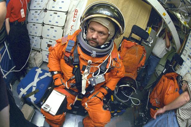 NASA image: STS-106 crew trains in building 9
