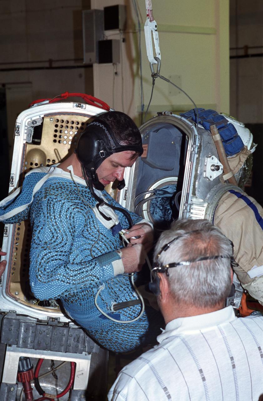 JSC2000-05364 (7 June 2000) --- Cosmonaut Yuri Gidzenko, Soyuz commander for the Expedition One crew, checks his  thermal undergarment prior to donning an Orlan space suit.  Gidzenko was about to participate in an underwater spacewalk  simulation in the Hydrolab facility  at the Gagarin Cosmonaut Training Center  in Russia.