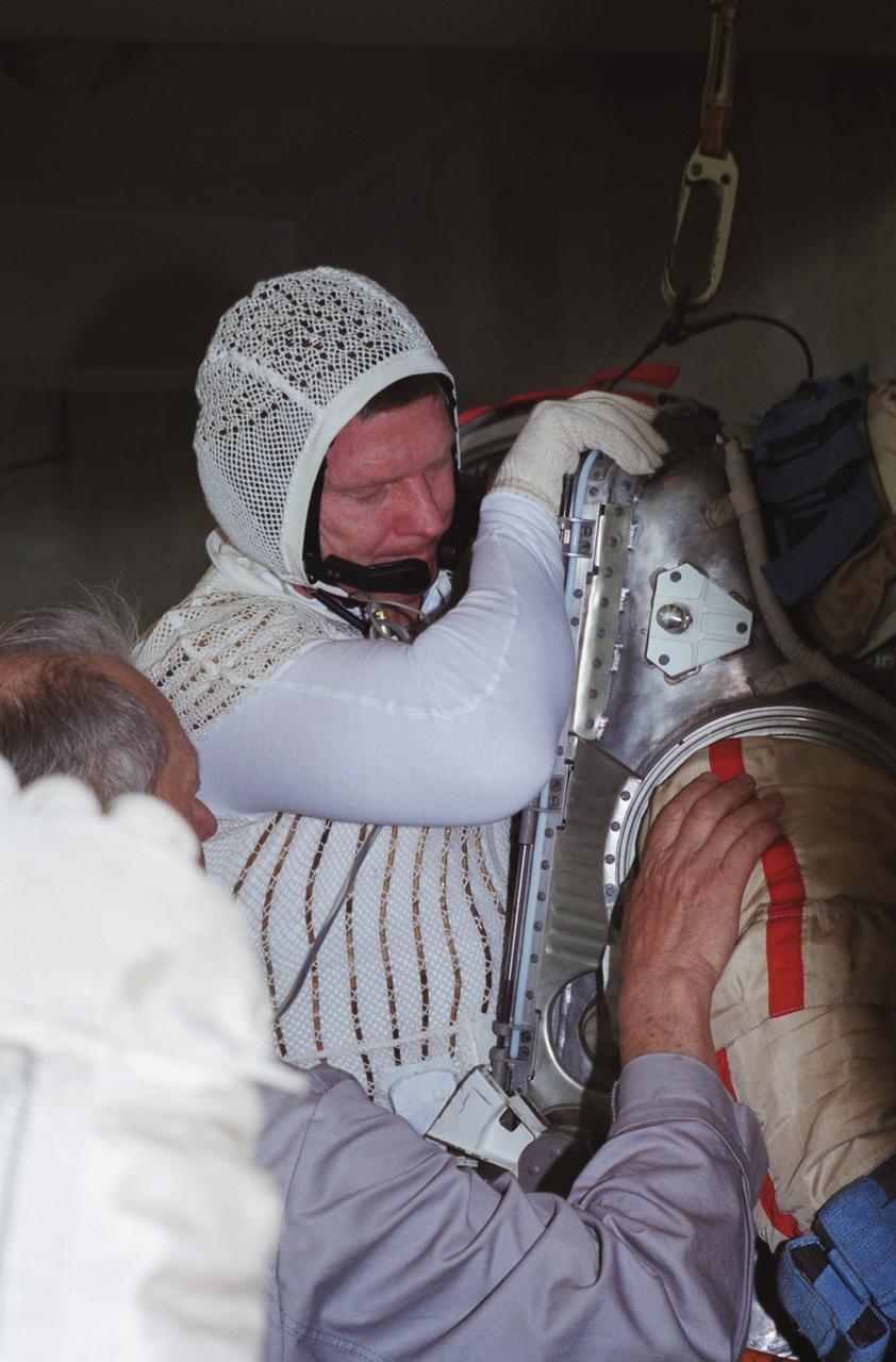 JSC2000-05371 (7 June 2000) --- Astronaut William Shepherd, mission commander for the Expedition One crew, is about to don an Orlan space suit.  Shepherd was preparing to participate in an underwater spacewalk simulation in the Hydrolab facility at the Gagarin Cosmonaut Training Center in Russia.   Shepherd was joined by cosmonaut Yuri Gidzenko (out of frame), Soyuz commander, in the underwater session.