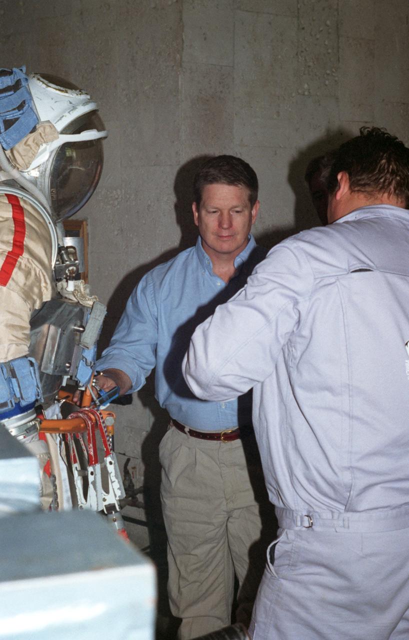 JSC2000-05376 (7 June 2000) --- Astronaut William Shepherd, mission commander for ISS Expedition One, is about to change from street clothes into an Orlan space suit in order to participate in an underwater spacewalk  simulation in the Hydrolab facility  at the Gagarin Cosmonaut Training Center  in Russia.