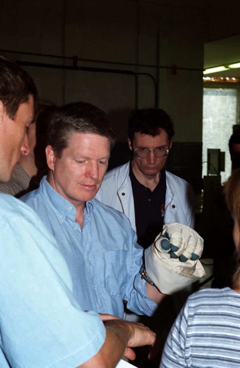 JSC2000-05378 (June 2000) --- Astronaut William Shepherd, mission commander for ISS Expedition One, checks out a glove prior to participating in an underwater spacewalk simulation in the Hydrolab facility at the Gagarin Cosmonaut Training Center in Russia. Cosmonaut Sergei Krikalev, flight engineer, is at left edge of frame.