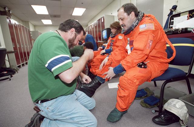 NASA image: STS-102 and Expedition Two ascent training in Building 9