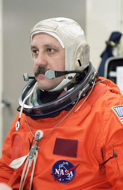 NASA image: STS-102 and Expedition Two ascent training in Building 9